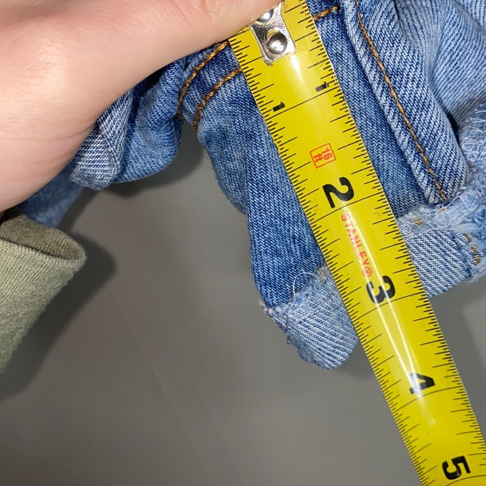 🎱Brand new trendy Jean Ripped Shorts! - Picture 5 of 8